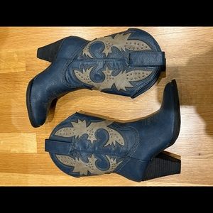 Blue cowboy boots with heel